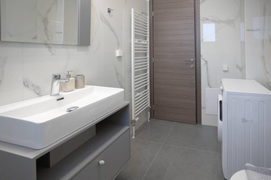 Mela Luxury Apartments Maroulás Exterior photo